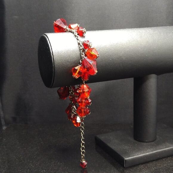 Red Lucite Beaded Bracelet, Cluster Dangle Beads, 7 Inches - Picture 7 of 8